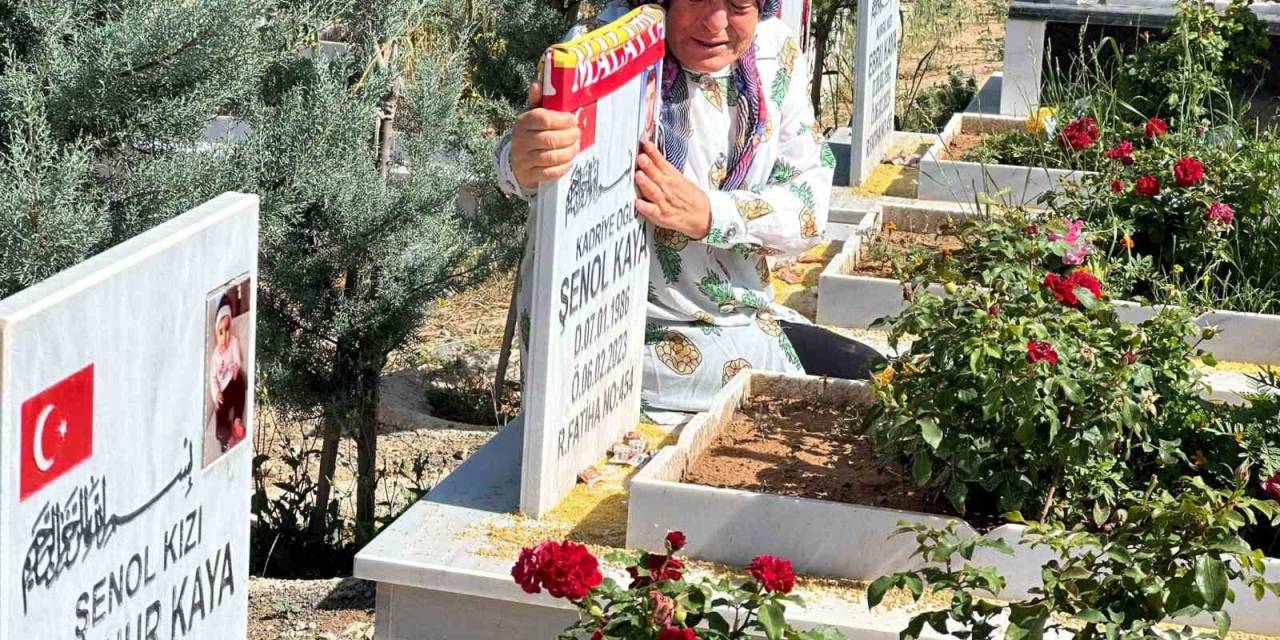 Malatya’da Mezarlıklarda Acı Ve Hüzün Bir Arada