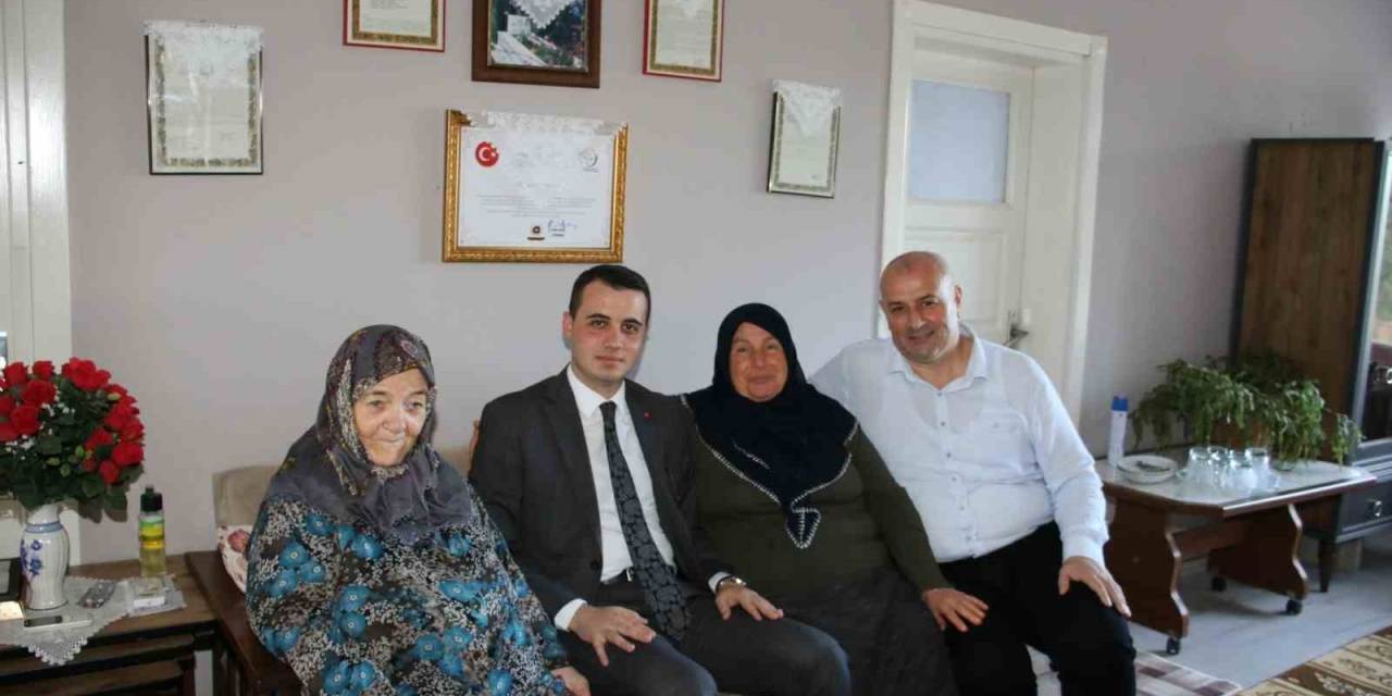 Şehit Ailelerini Bayramda Yalnız Bırakmadılar