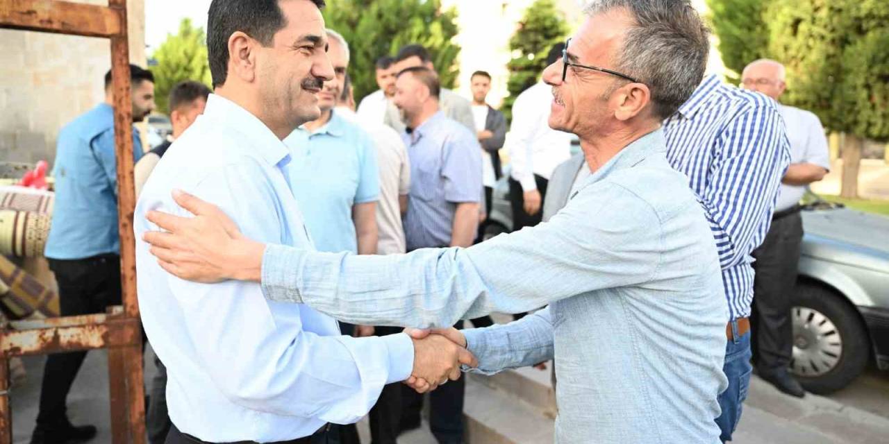 Başkan Taşkın, Bayram Namazı Sonrası Vatandaşlarla Bayramlaştı