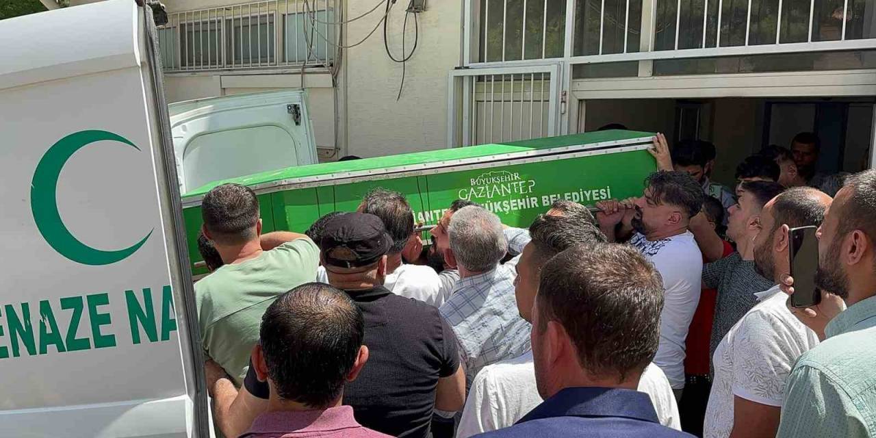 Gaziantep’te Cinnet Getiren Şahıs 4 Arkadaşını Katlederek İntihar Etti