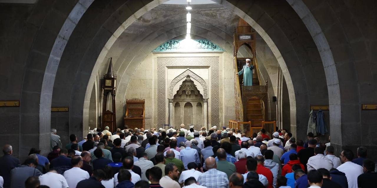 Başkan Büyükkılıç, Vatandaşlarla Bayramlaştı