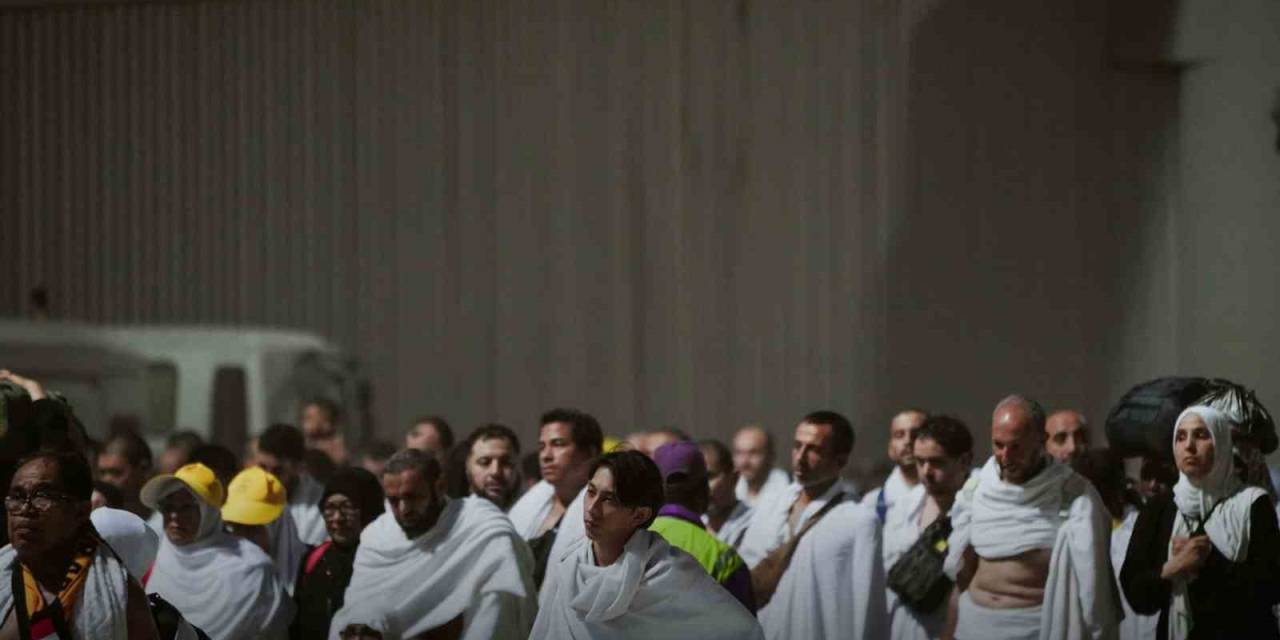 Hacılar Mina’da Şeytan Taşladı