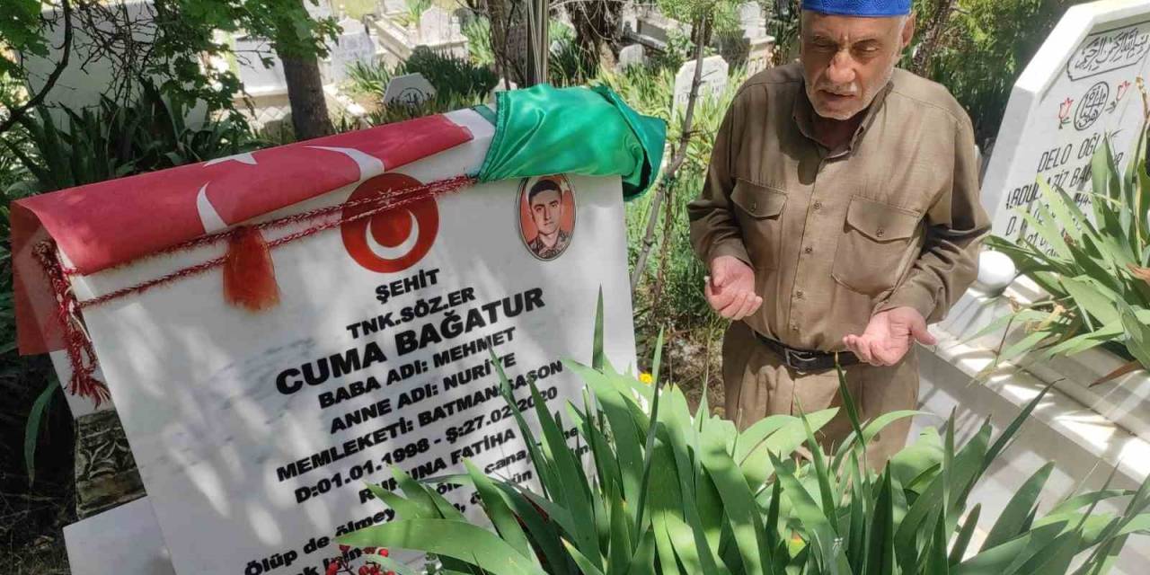 Şehit Babaları Çocuklarının Kabirleri Başında Hüznü Ve Gururu Bir Arada Yaşadı