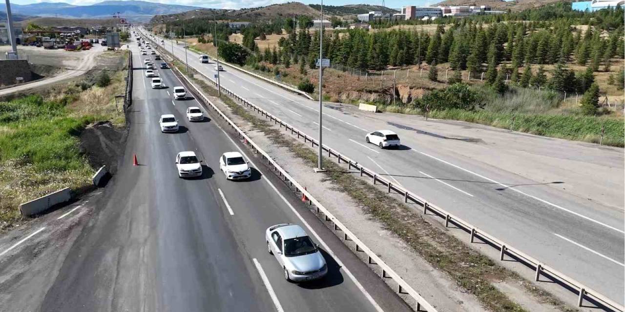 43 İlin Geçiş Noktası Dronla Görüntülendi: Araç Sayısı 12 Binden 80 Bine Çıktı