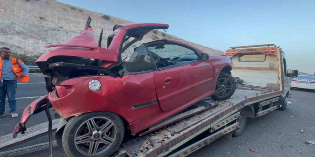 Şanlıurfa’da Yolcu Otobüsü İle Otomobil Çarpıştı: 1 Ölü, 2 Yaralı