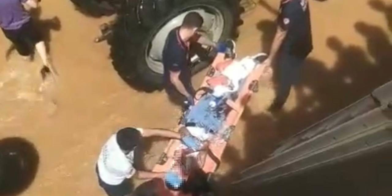 İluh Deresi’ne Devrilen Minibüsteki Yaralı Traktörle Kurtarıldı