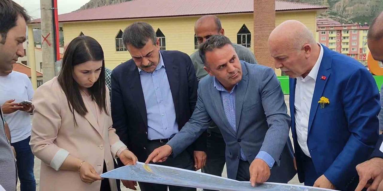 Milli Eğitim Bakanı Tekin, Bayramı Baba Ocağında Geçiriyor