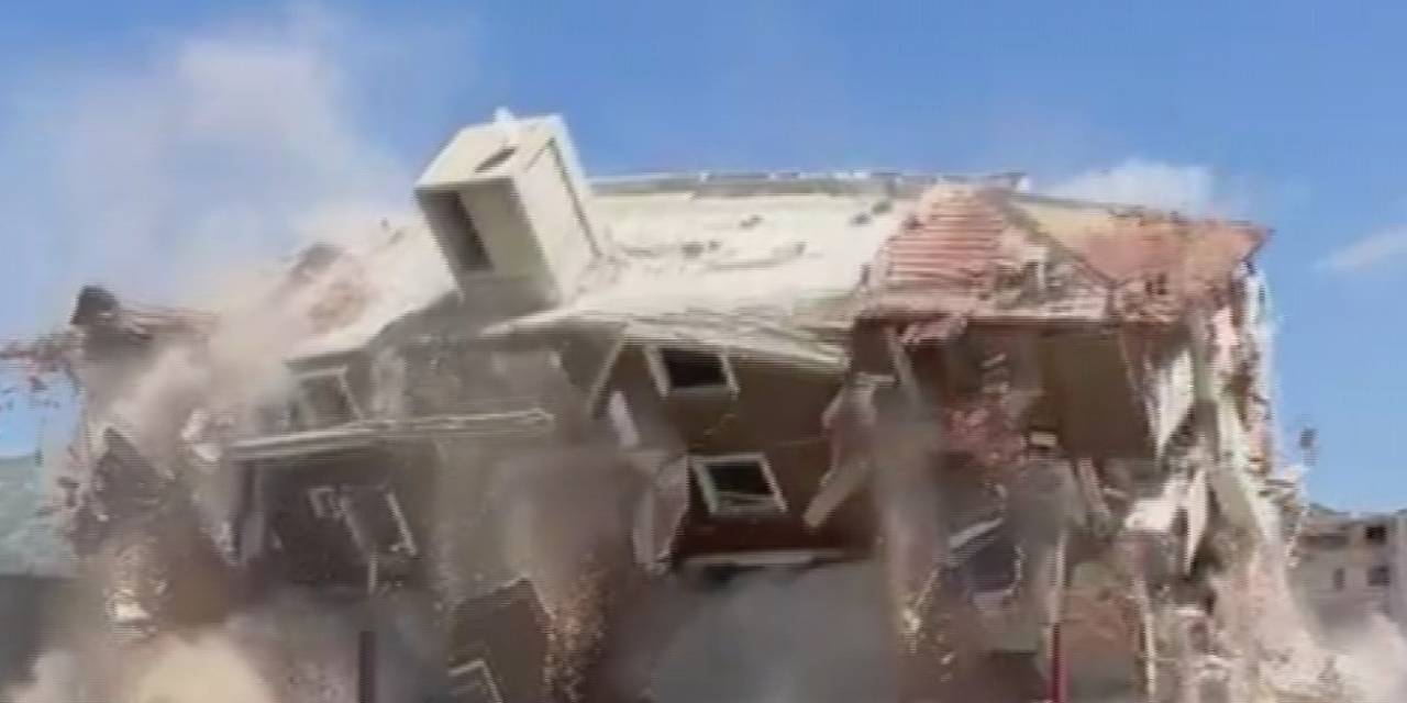 6 Katlı Bina Yerle Bir Oldu, O Anlar Kamerada