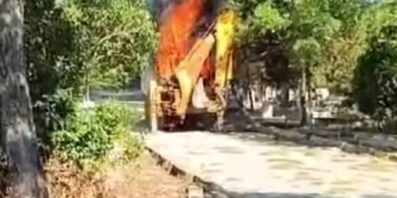 Mezarlıkta Kepçe Yangını