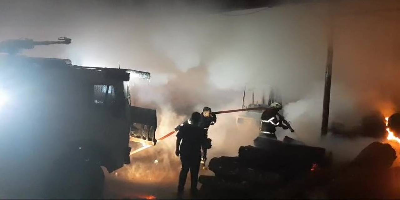 Toma Ve İtfaiye Ahşap İmalathanesinde Çıkan Yangını Kontrol Altına Aldı