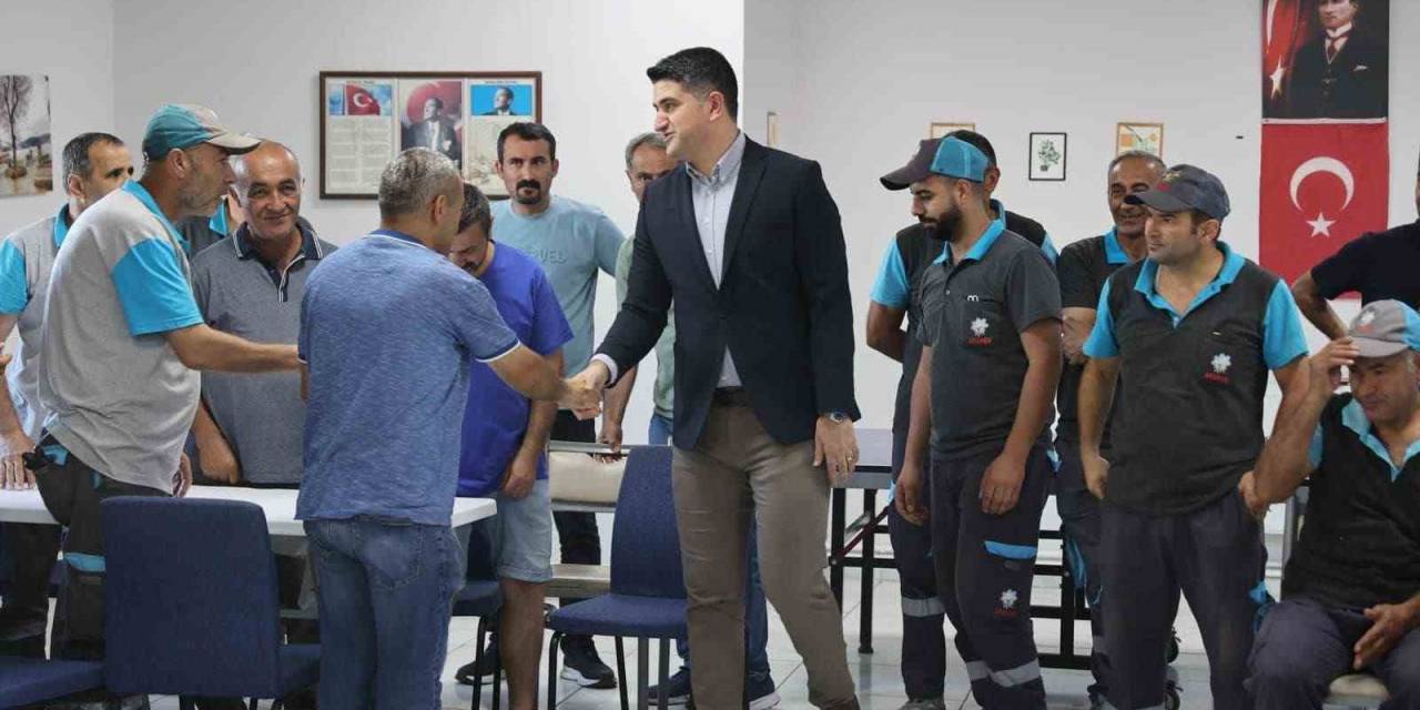 Başkan Adıgüzel: “Bayram Gününde Ataşehirimize Hizmet Eden Ve Emek Harcayan Tüm Çalışanlarımızı Takdir Ediyorum”