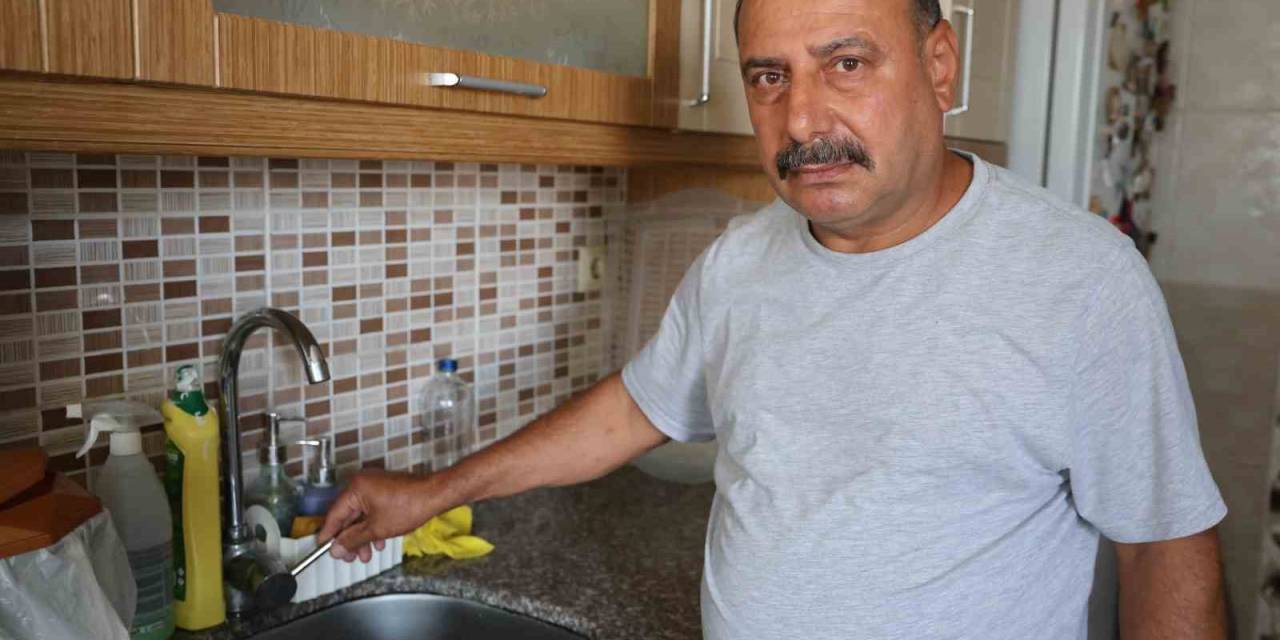 Mahallenin Her Sokağında Su Var, Tek Bu Sokakta Yok