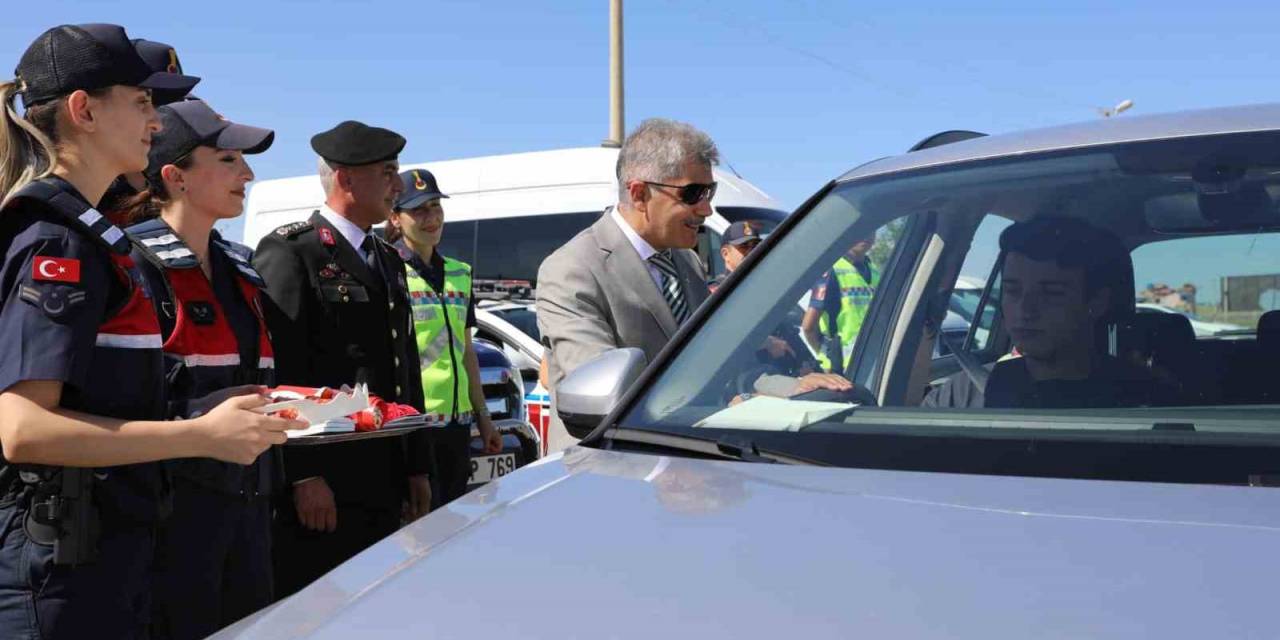 Vali Çelik Uygulama Noktalarını Denetledi Sürücülerin Bayramını Kutladı