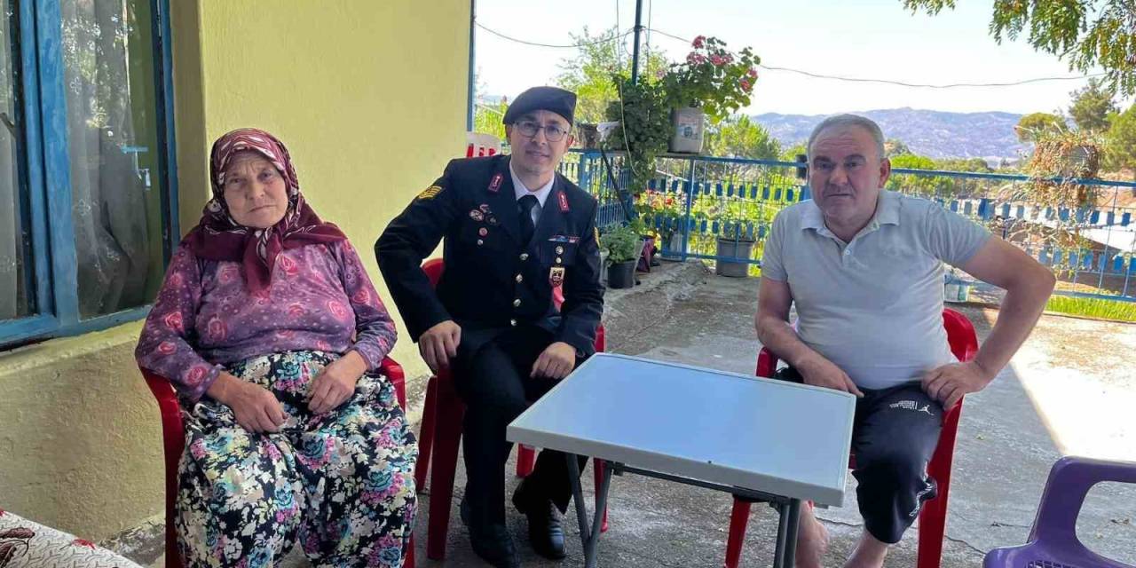 Jandarma Bayramda Da Şehit Ailelerini Unutmadı