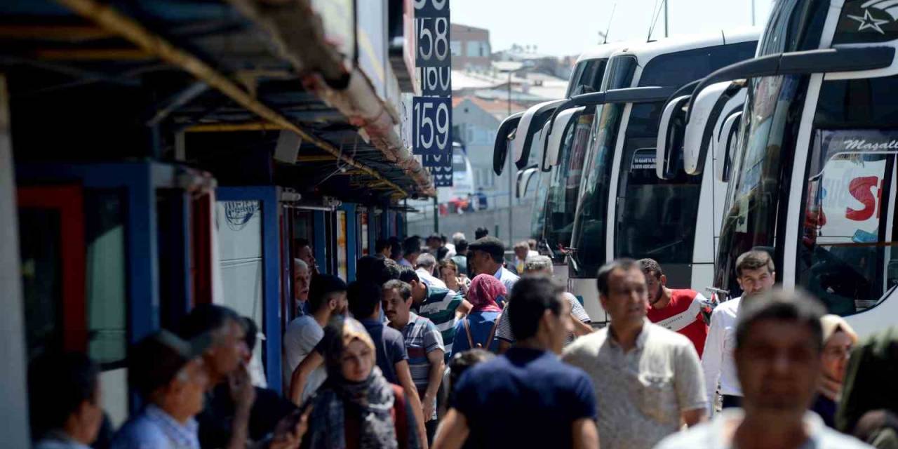 Bayramda İstanbul’da Ulaşım Krizi: Vatandaşlar Yolculuk Paylaşımına Yöneldi