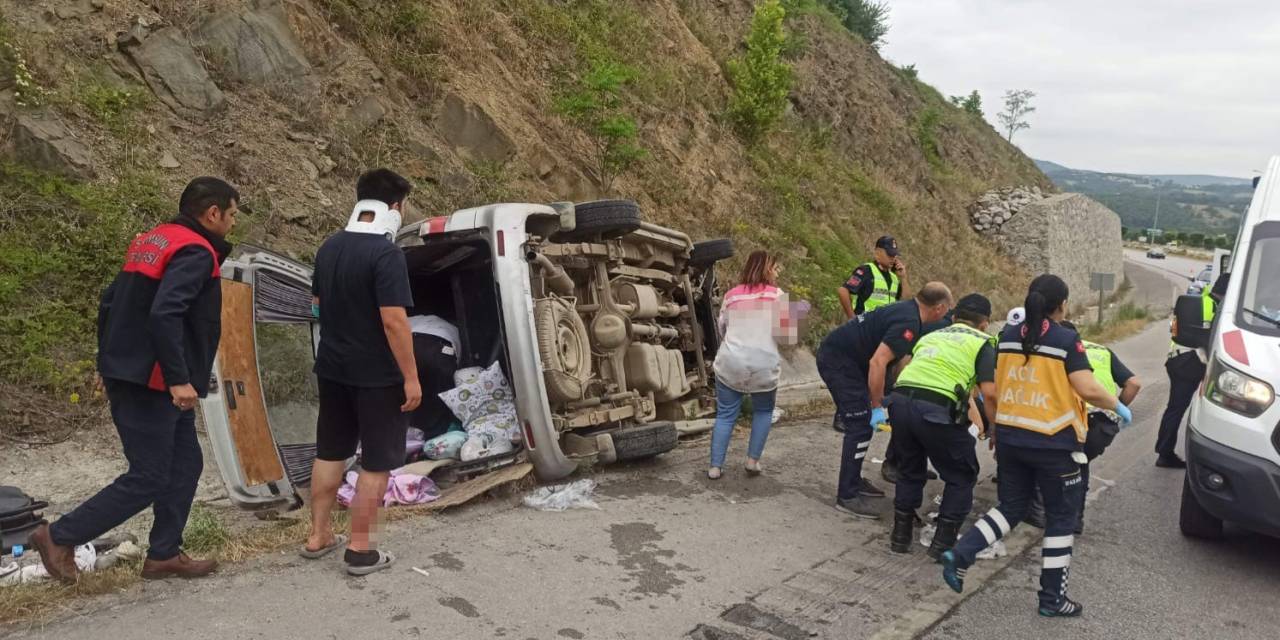 Bayram Ziyaretine Giden Aile Kaza Yaptı: 1’i Ağır 8 Yaralı