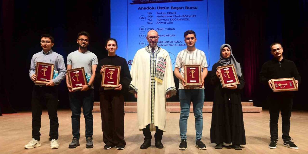 Anadolu Üniversitesi Öğrenci Tercihlerinde Zirveye Yükseldi