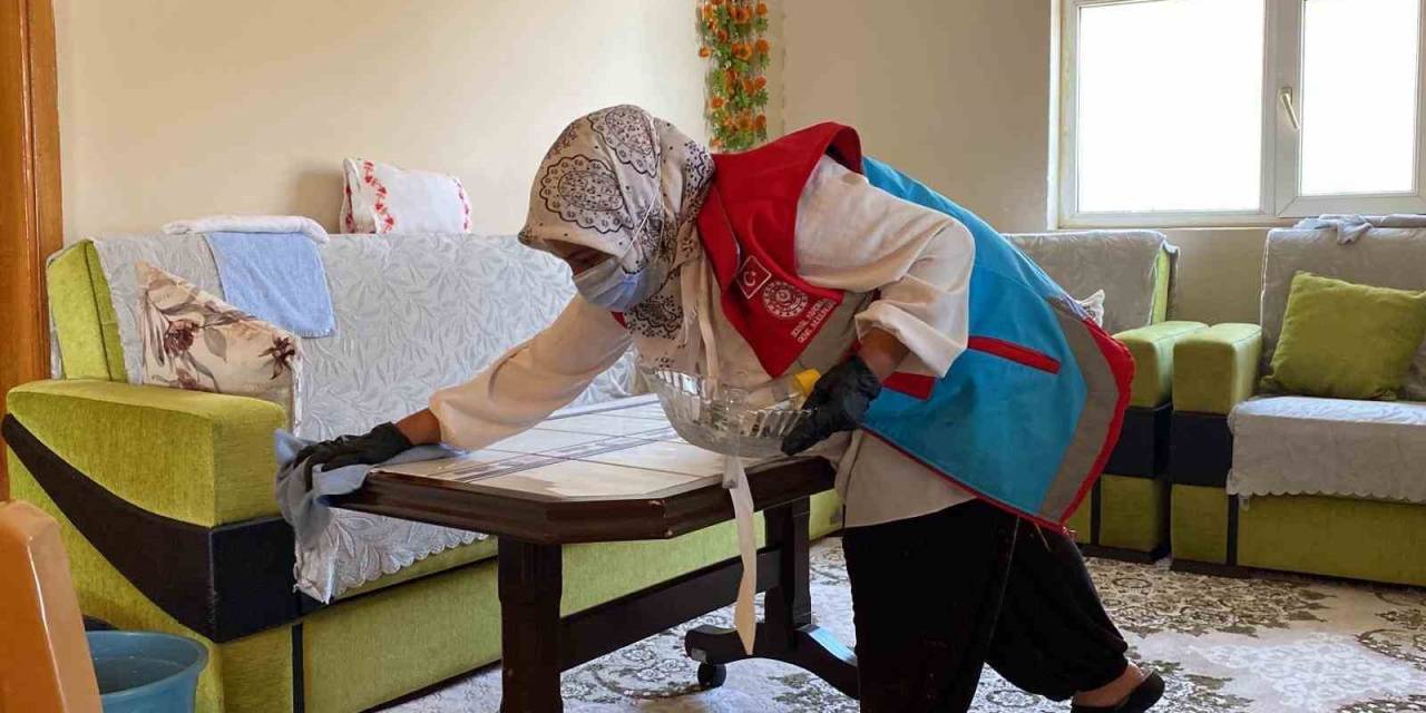 “Vefa” Ekibi Yaşlı Ve Hastaların Yardımına Koşuyor