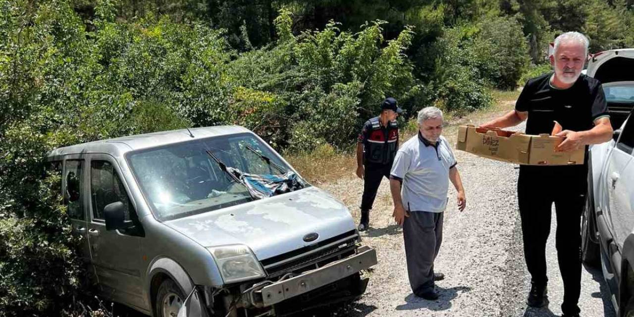 Bayram Trafiğinde 3 Araç Birbirine Girdi: 2 Yaralı