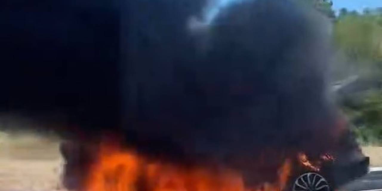 Seyir Halindeki Araç Alev Topuna Döndü