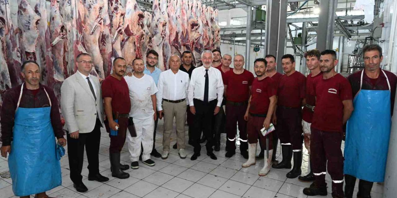 Başkan Başdeğirmen, Kurban Kesimlerinde Vatandaşlarla Bayramlaştı