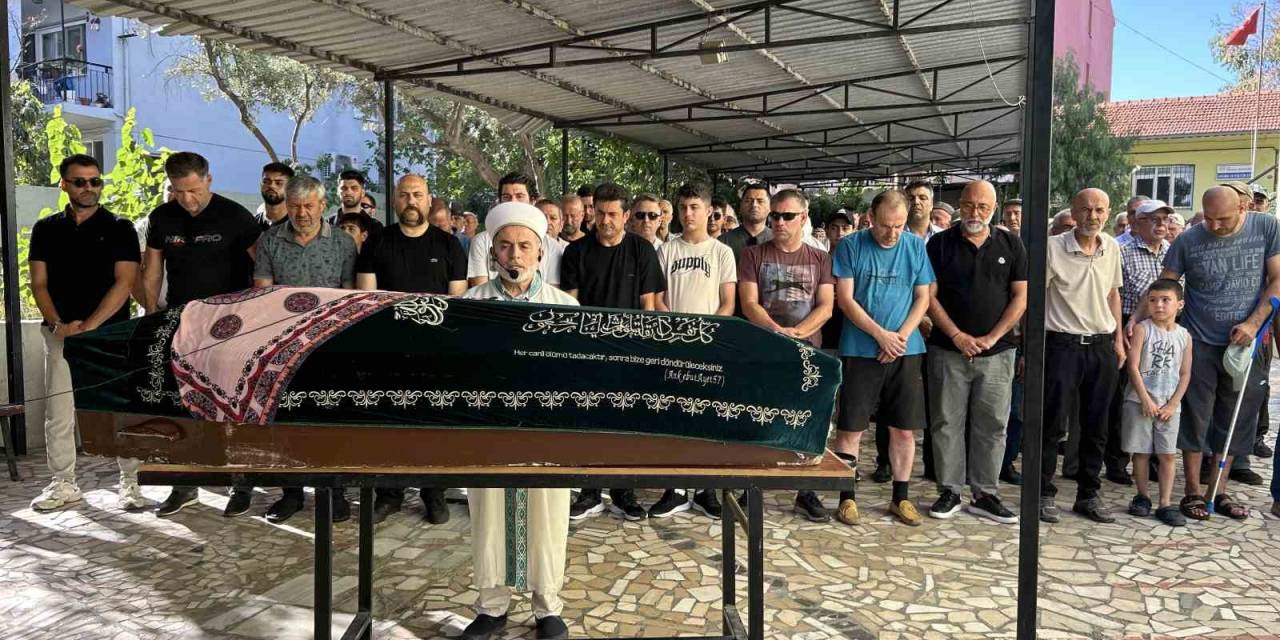 Eski Sevgilisi Tarafından Vahşice Katledilen 15 Yaşındaki Hacer Son Yolculuğuna Uğurlandı