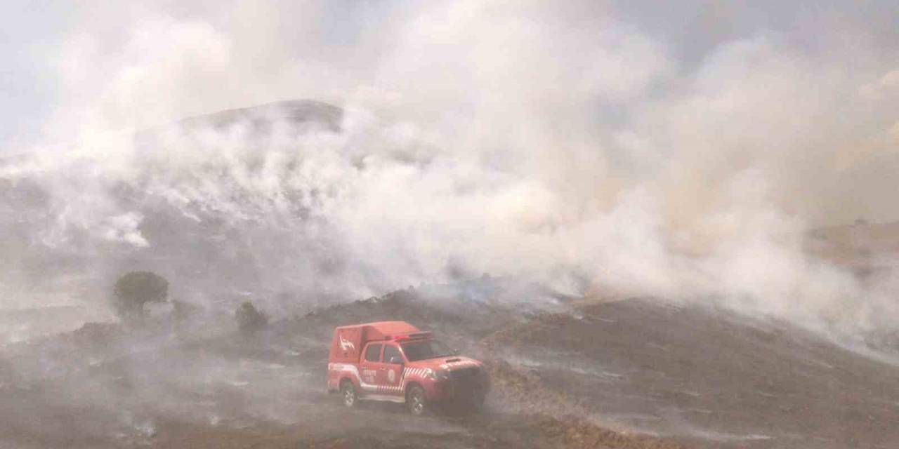 Arguvan’da 700 Dönümlük Alanda Anız Yangını