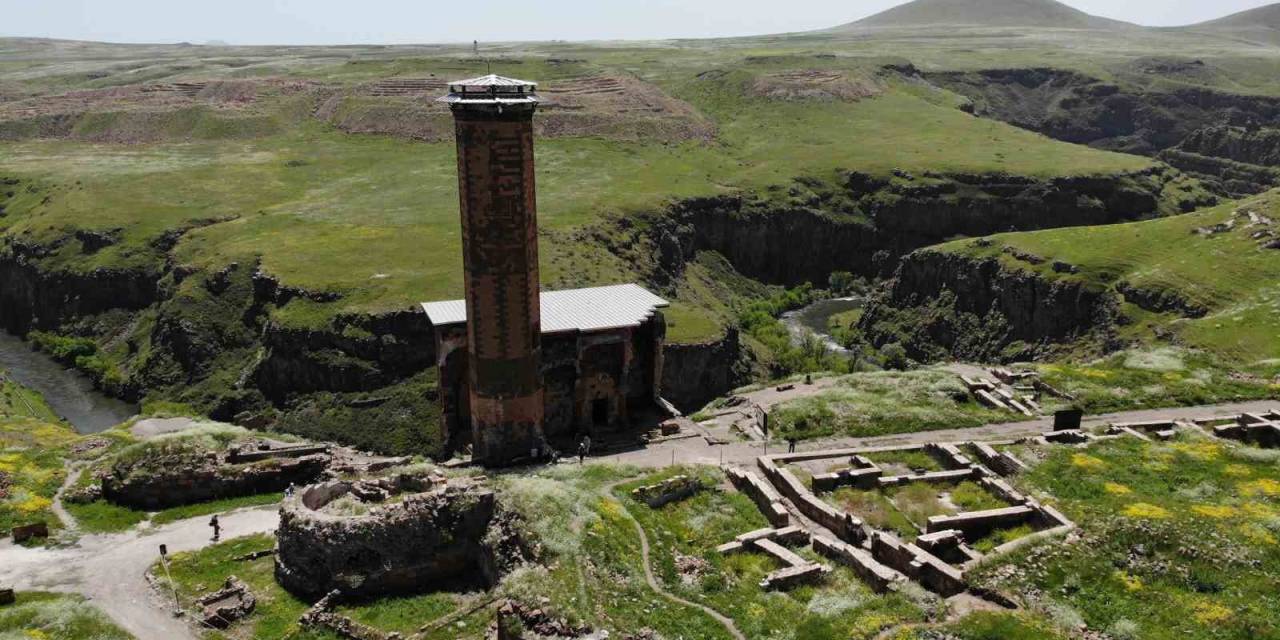 Kars’ta Toprak Altındaki Tarih Gün Yüzüne Çıkarılıyor