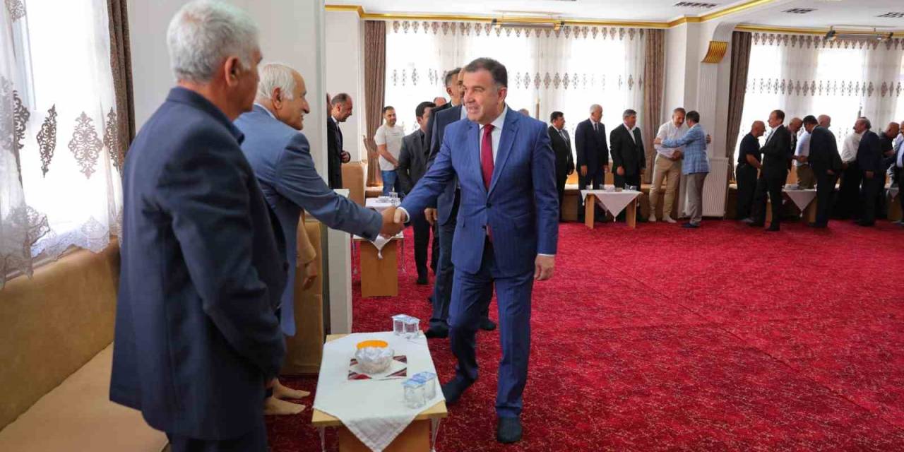 Tuzcuzade Mahalle Odasında Geleneksel Bayramlaşma