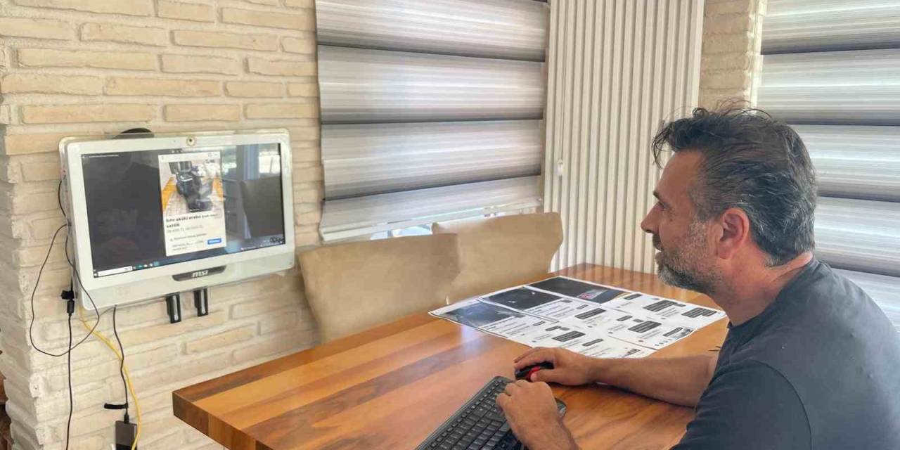 Bağışladığı Akülü Sandalyeyi İnternette Satıldığını Görünce Şok Oldu