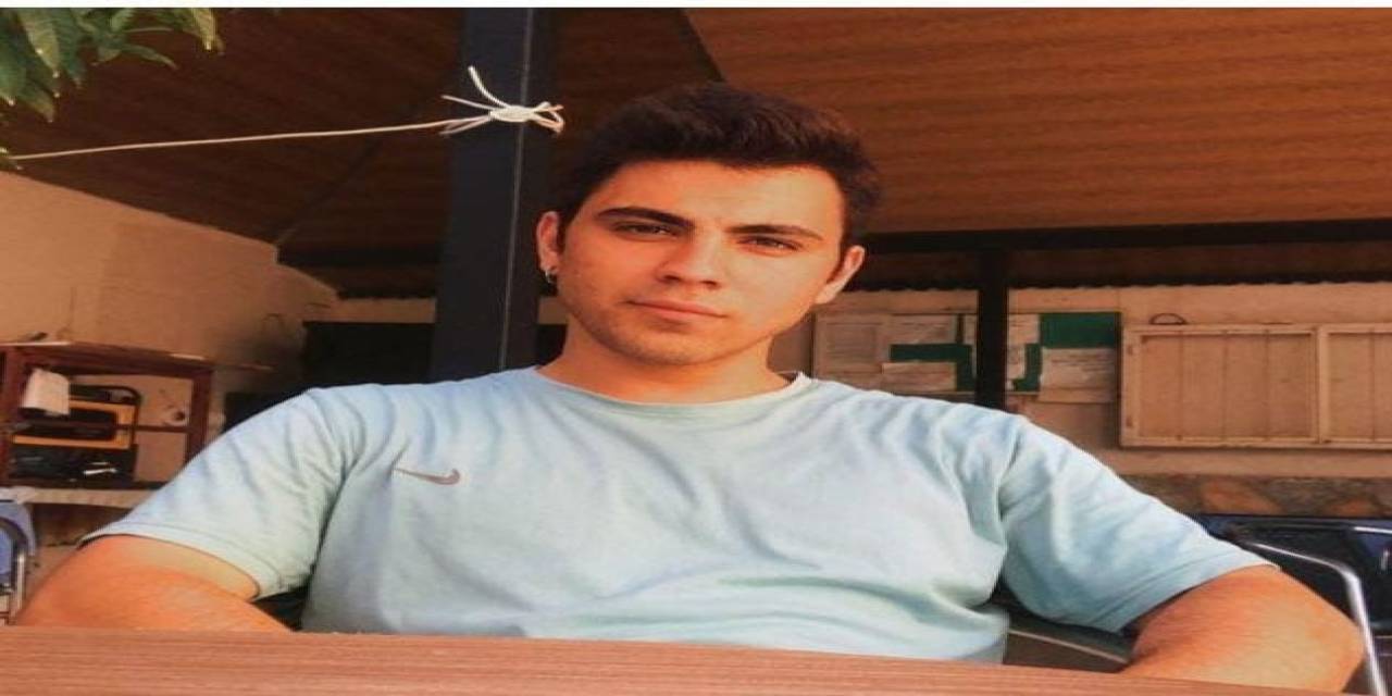 Reklam Panosuna Çarptı, Olay Yerinde Hayatını Kaybetti