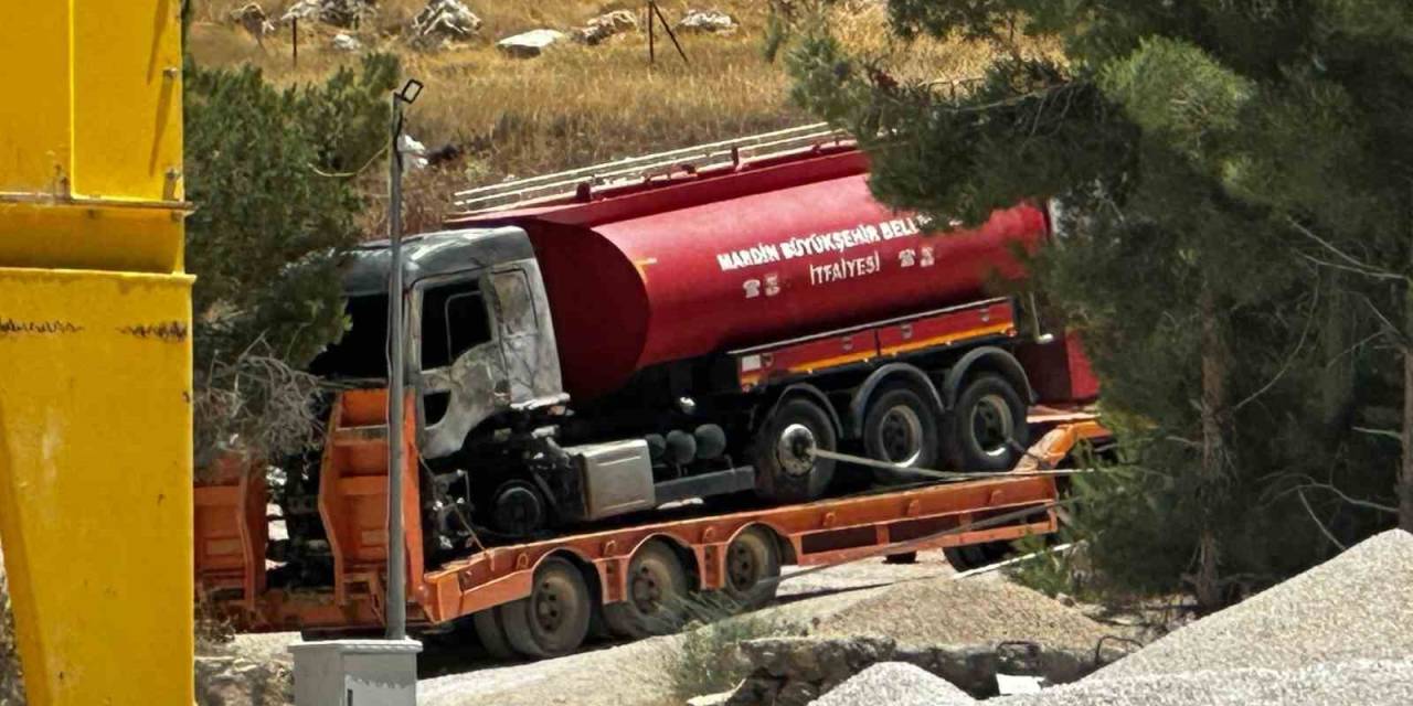 Mardin’de İtfaiye, Yangına Müdahale Ederken, Yanan Tankerlerini İzlemekle Yetindi