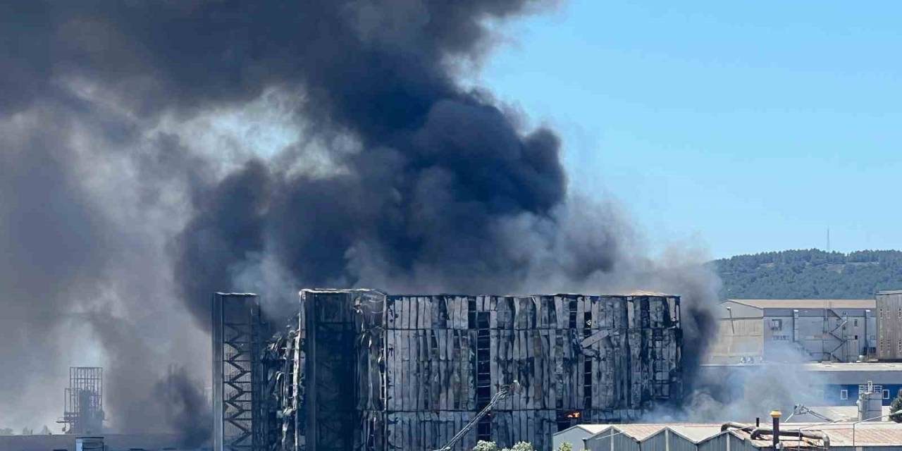 Tuzla’daki Fabrika Yangınına İlişkin Valilik’ten Açıklama: “Ölen Ya Da Yaralanan Yok”