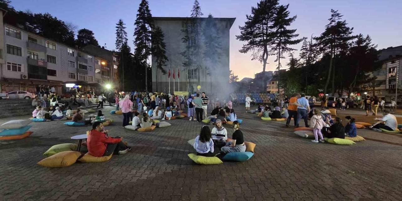 Başkan Karakaş, Bayramda Çocukları Unutmadı