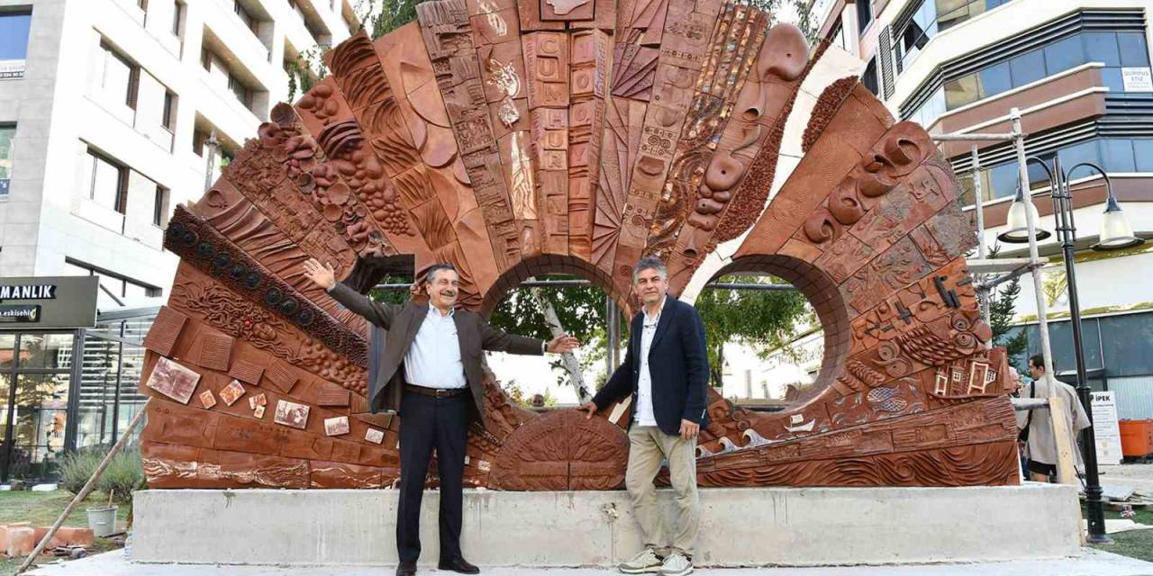 Eskişehir’de 100’üncü Yıl Anısına Yapılmış İlk Ve Tek Anıt: Sonsuz Cumhuriyet Anıtı