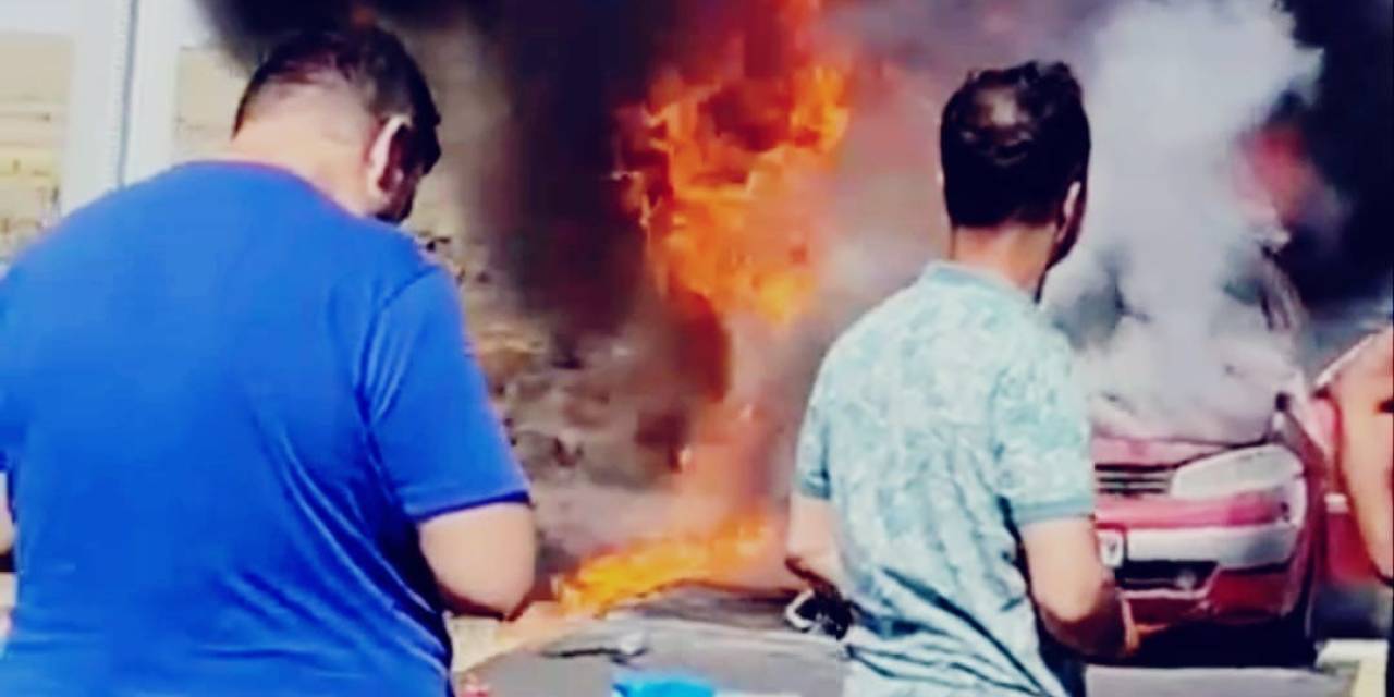 Diyarbakır’da Seyir Halindeki Otomobil Alev Topuna Döndü