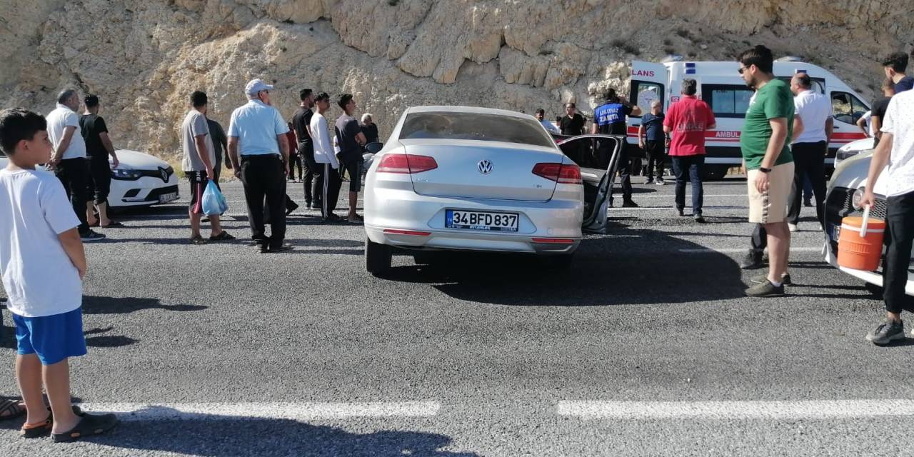 İki Aracın Çarpıştığı Kazada Ak Parti Belde Başkanı Hayatını Kaybetti