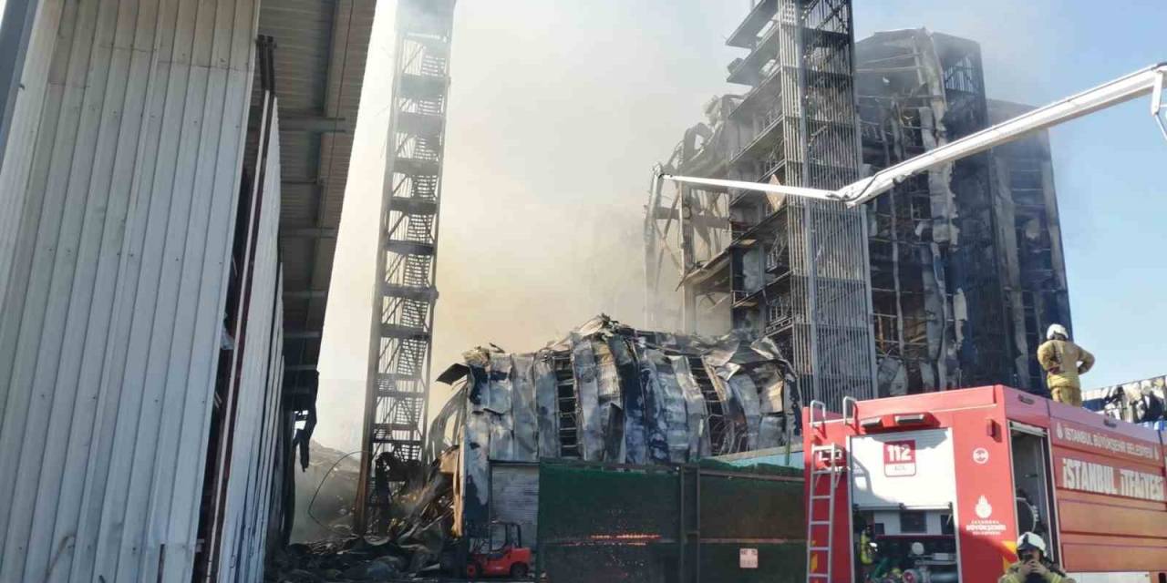 Tuzla’daki Fabrika Yangını 6 Saatte Söndürüldü