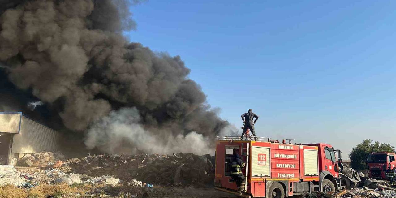 Geri Dönüşüm Fabrikasında Çıkan Yangın Söndürüldü