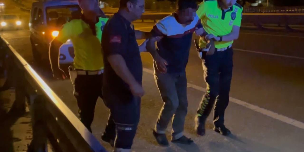 Köprüde İntihara Kalkışan Şahsı Devriye Gezen Polisler İkna Etti