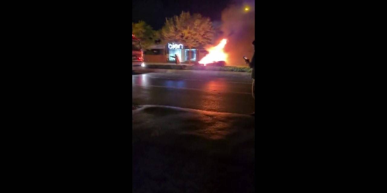 Ataşehir’de Aşırı Hız Yapan Otomobil Taksiye Çarptı: 3 Yaralı