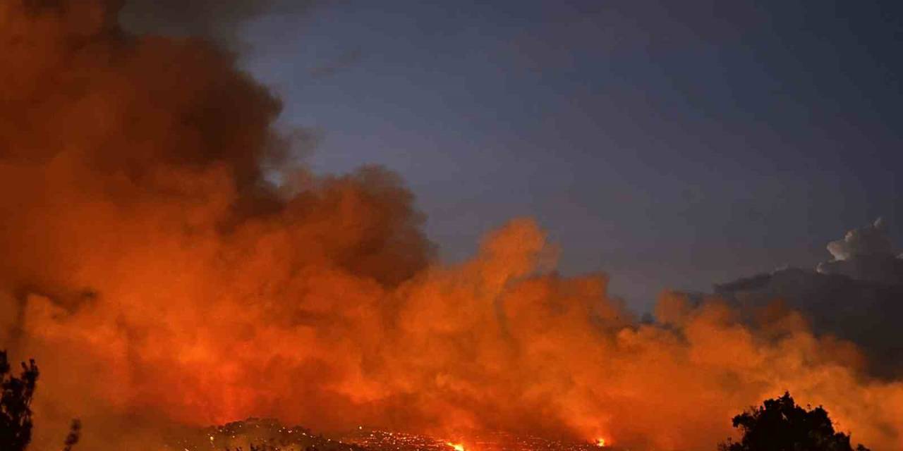 Uşak’ta Ormanlık Alana Sıçrayan Yangına Müdahale Sürüyor