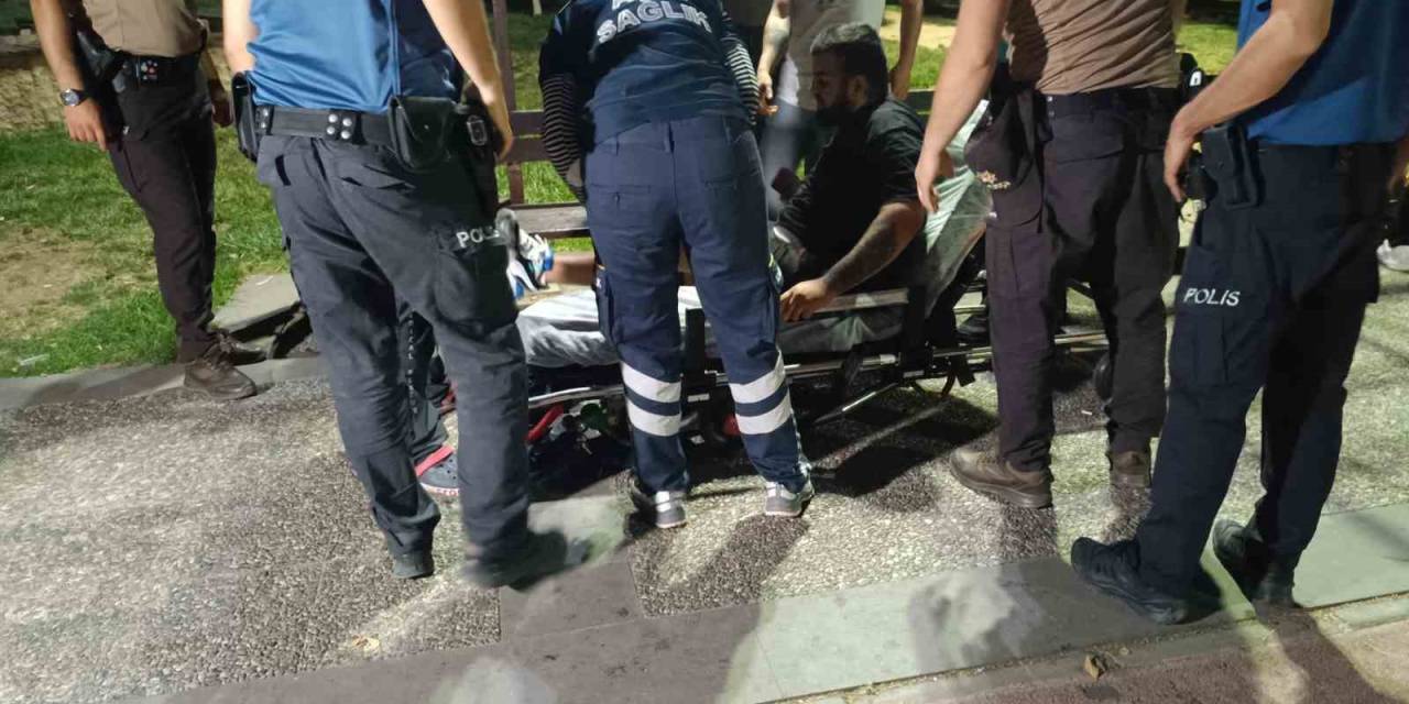 Kızların Kavgasını Ayırmak İsterken Yaralandı