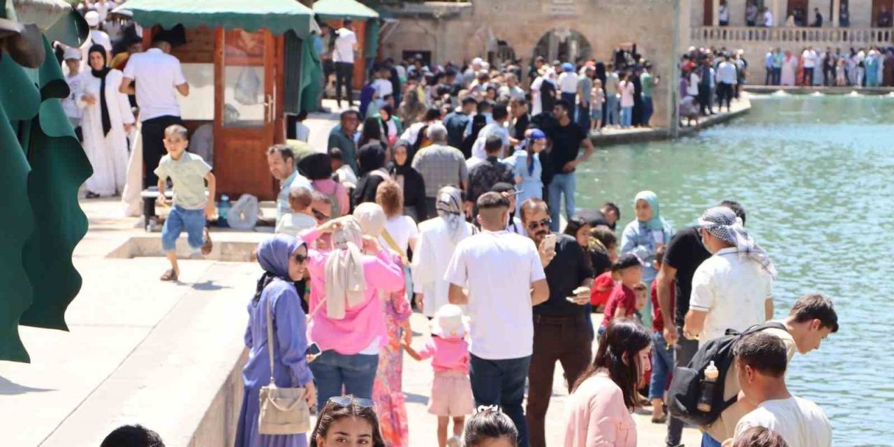 Bayram Tatilinde Balıklıgöl’e Ziyaretçi Akını