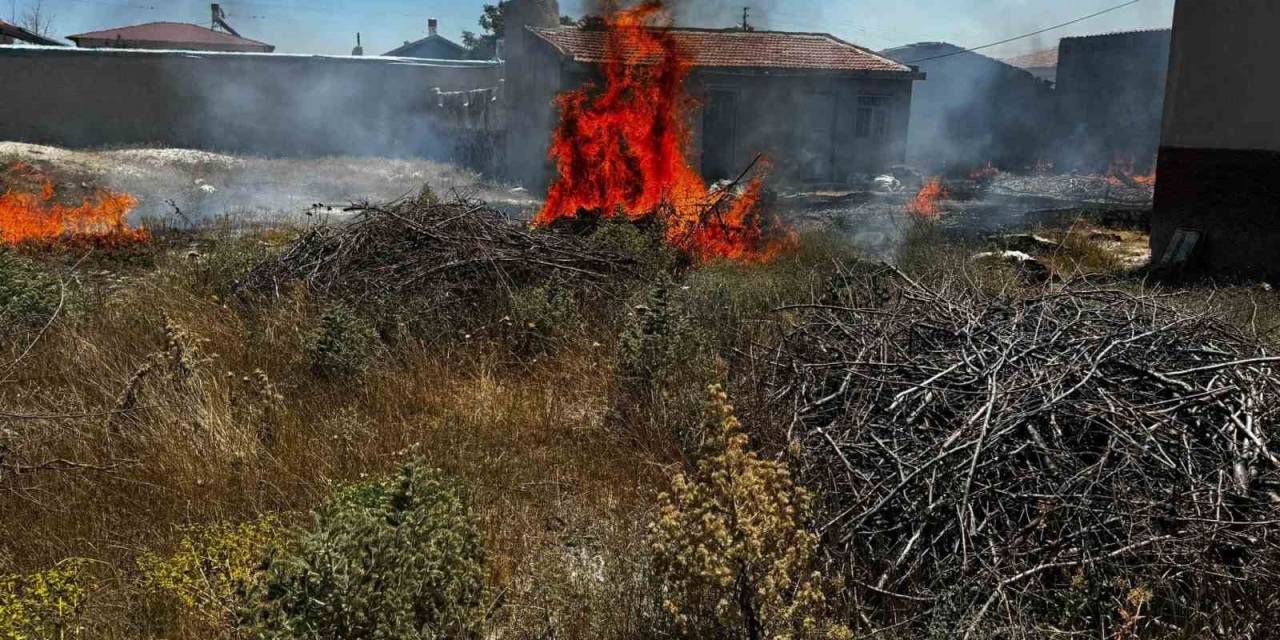 Bahçedeki Ocaktan Çıkan Ateş Yangına Neden Oldu