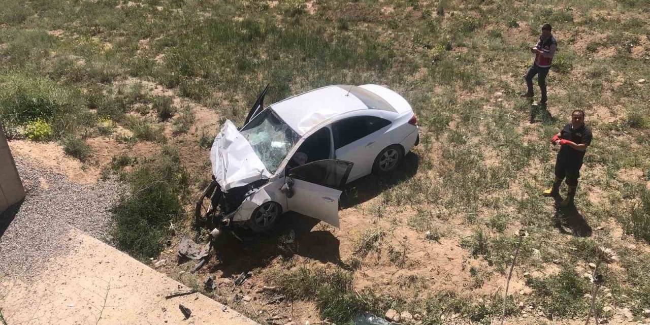 Başkale’de Araç Köprüden Uçtu: 1 Yaralı