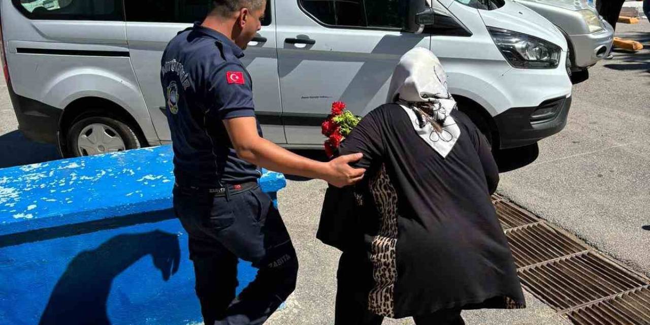 İzmir Büyükşehir Belediyesi Zabıta Ekiplerinden Bayram Denetimi