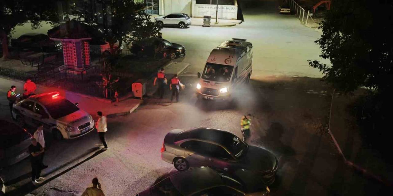 Kavşakta İki Otomobil Çarpıştı