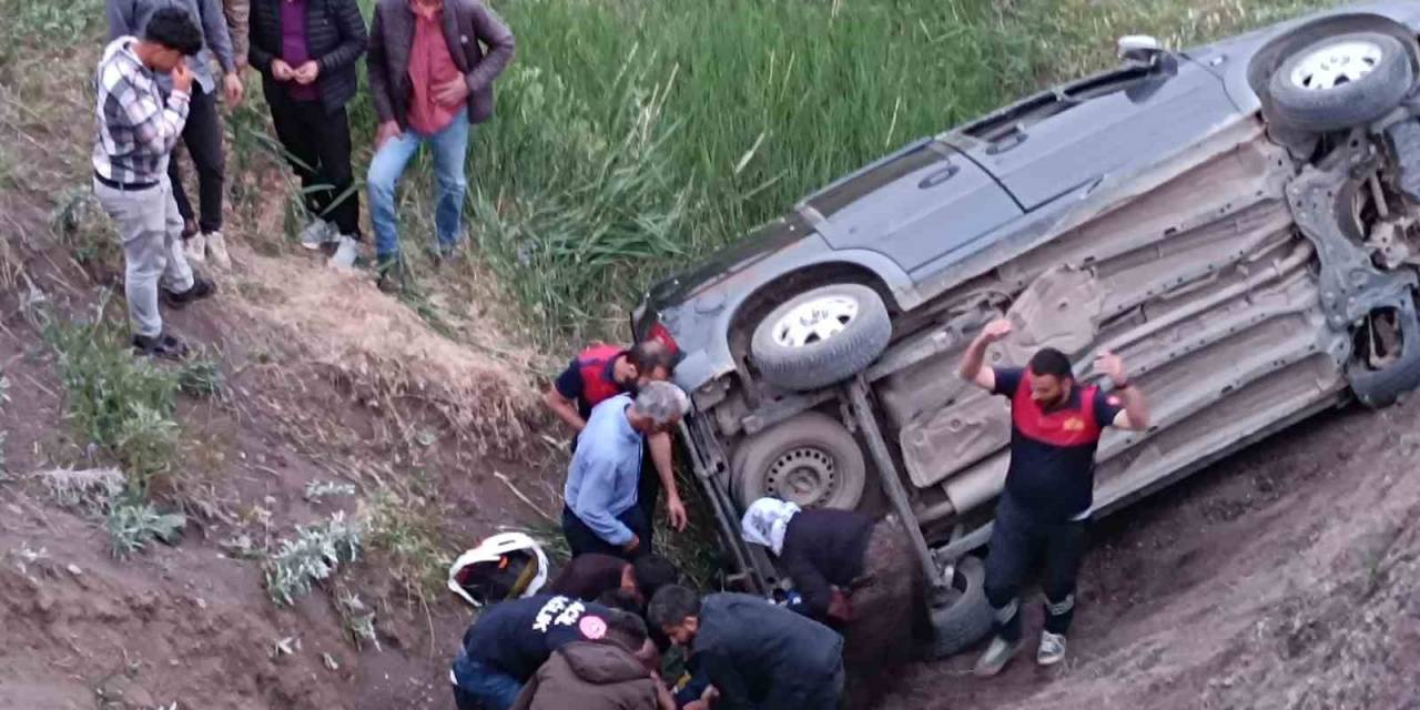 Ağrı’da Otomobil Uçuruma Yuvarlandı: 4 Yaralı