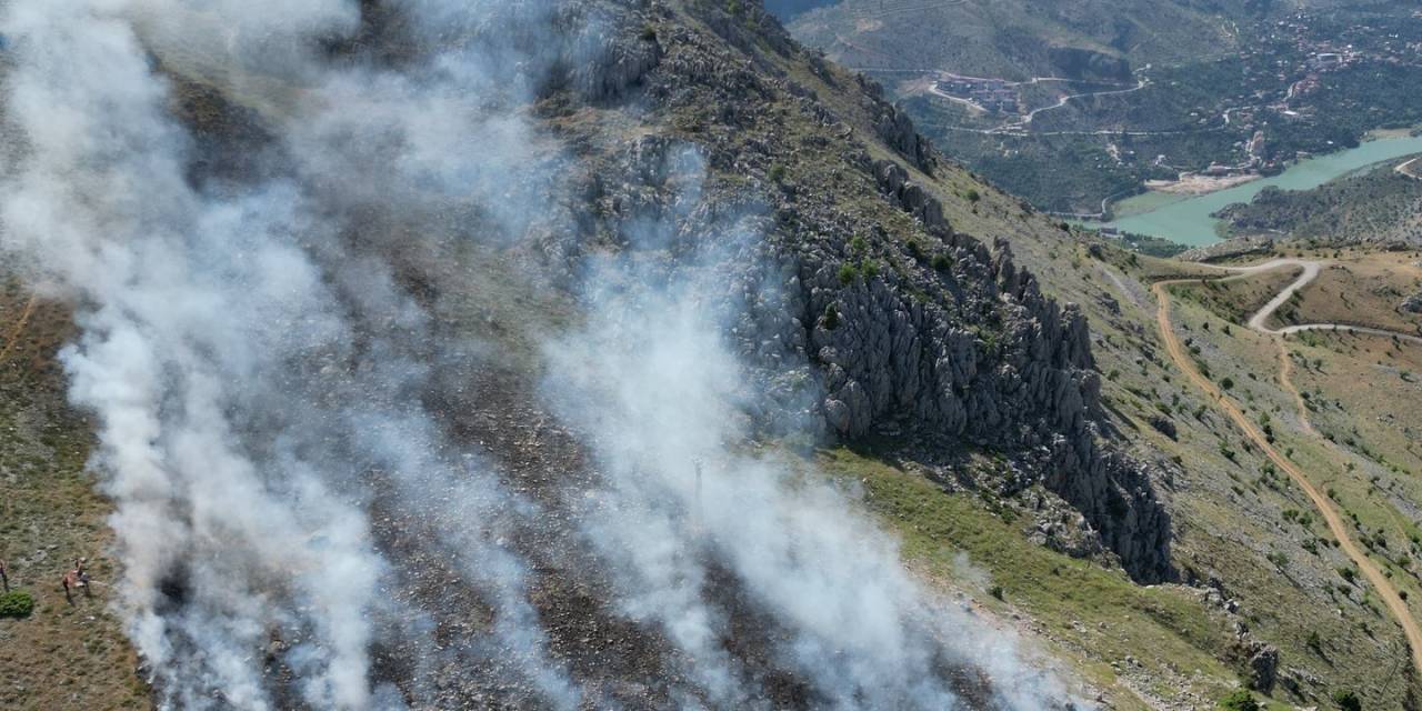 Kemaliye’de Örtü Yangını